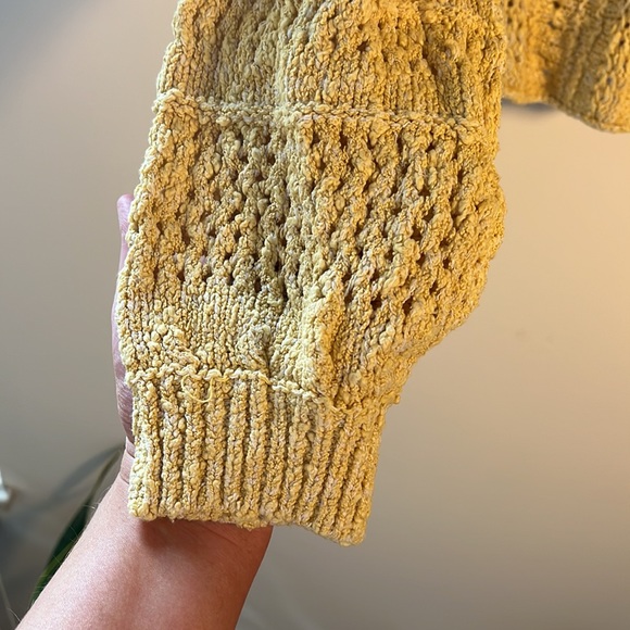 Abercrombie & Fitch Yellow Crochet Long Sleeved V-Neck Sweater, Size Medium - Picture 7 of 7